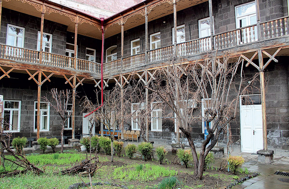 The Gallery of Mariam and Yeranuhi Aslamazyan systers