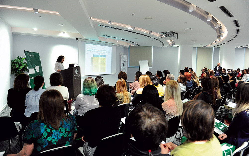 conference hall-people-speaker