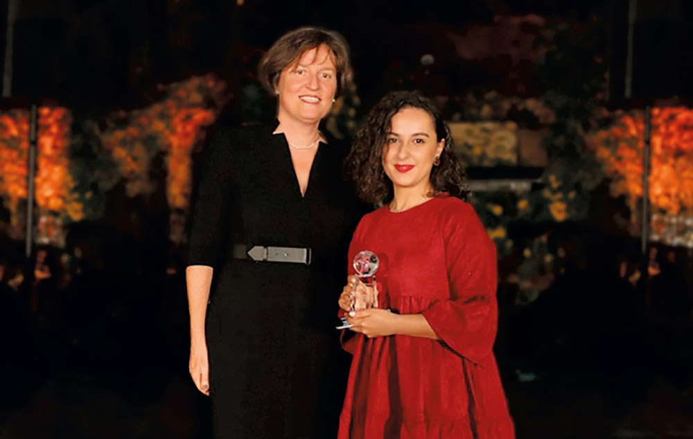 two women-ACBA-CREDIT AGRICOLE BANK-prize 