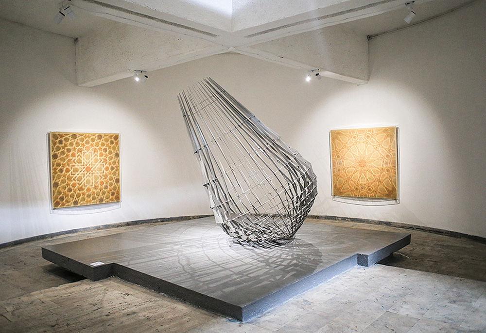 Sahand Hesamiyan, “Tavizeh II”, 2015, steel, 300x189x189 cm