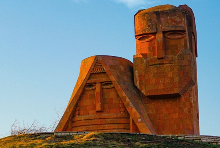 Никол Пашинян заявил, что решение карабахской проблемы связано с решением вопроса статуса Арцаха