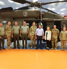 Папикян обсудил сотрудничество в военной сфере с генерал-адъютантом Канзаса