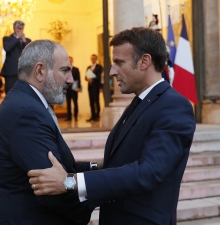 Макрон: Франция потребовала вывода азербайджанских сил с территории Армении