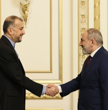 Пашинян и глава МИД Ирана обсудили вопросы региональной безопасности