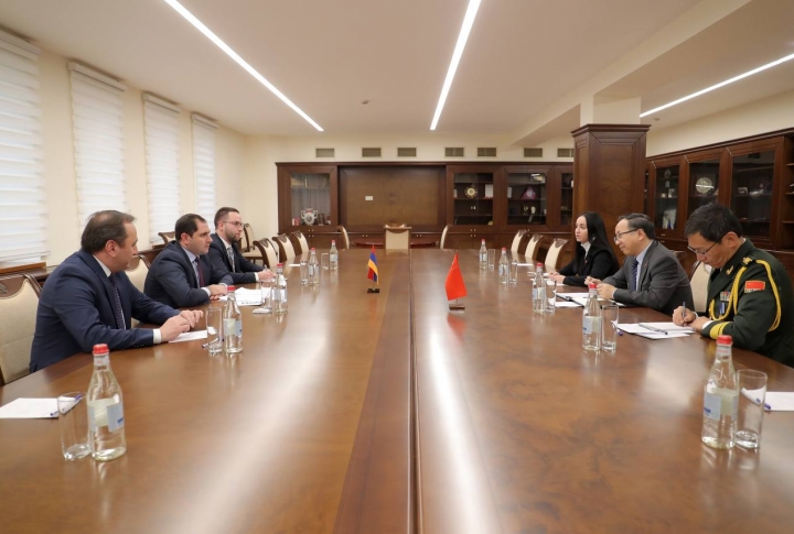 Министр обороны РА и посол Китая обсудили военное сотрудничество