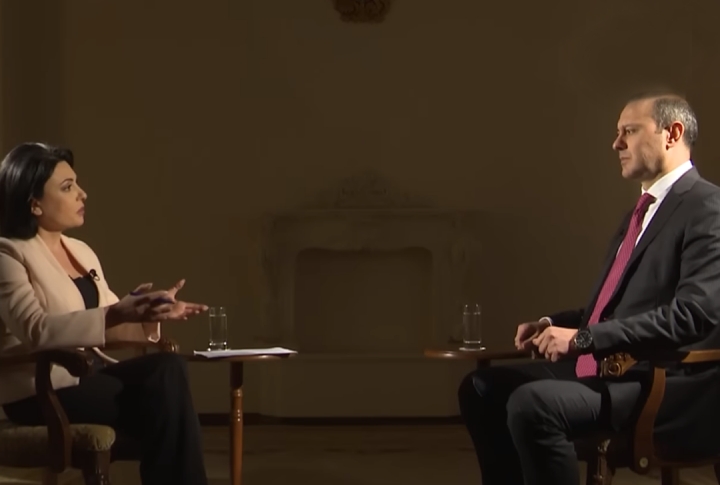 Глава СБ РА: Армения предлагает заключить мирный договор с Азербайджаном на основе границ 1929 года