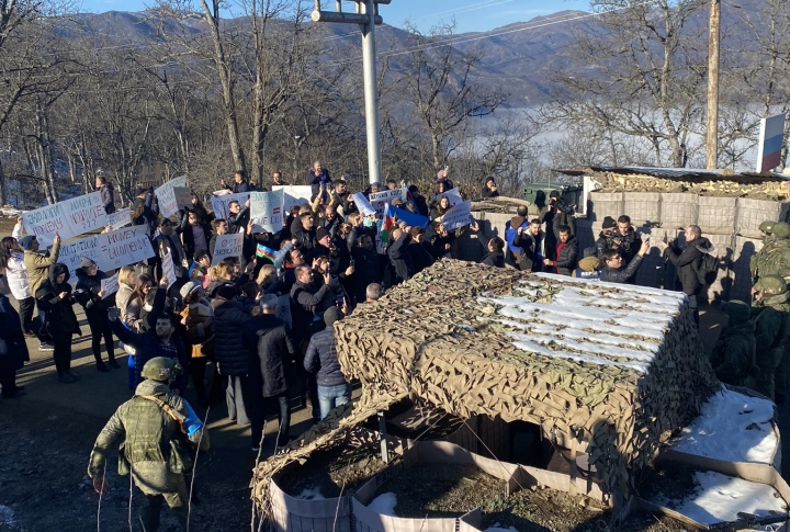 Лачинский коридор снова перекрыт азербайджанцами