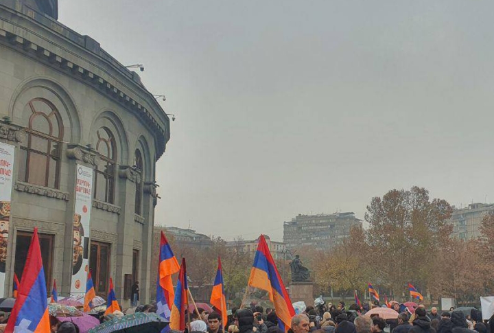 Граждане Арцаха в Ереване протестуют против блокады Лачинского коридора