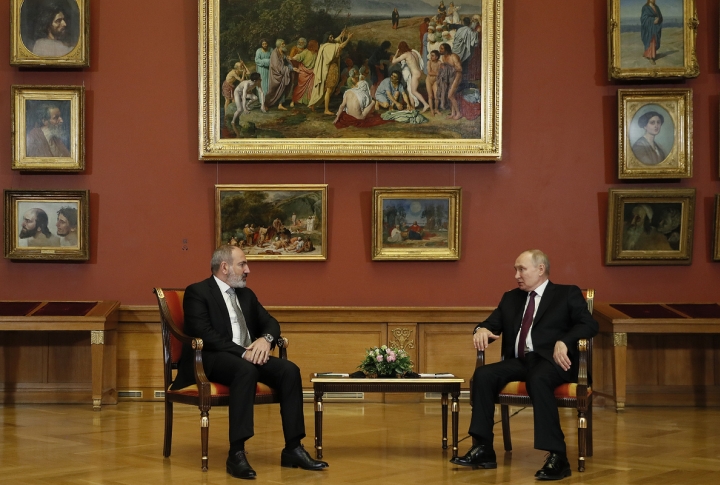 Российские миротворцы больше не контролируют Лачинский коридор, заявил Пашинян на встрече с Путиным