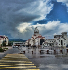 Командующий РМК ведет переговоры в здании правительства Арцаха