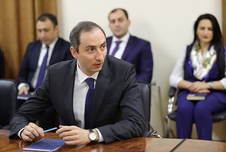 Министр ВТП: Центр управления и приемная станция спутника будут готовы к использованию в этом году