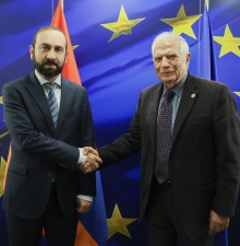 Мирзоян и Боррель обсудили гуманитарную ситуацию в Арцахе