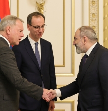 Пашинян принял делегацию ЕС и главу новой миссии наблюдателей ЕС в Армении