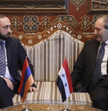 Арарат Мирзоян прибыл в Сирию с гуманитарной помощью