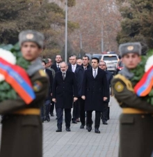 Руководство Армении почтило память жертв сумгаитских погромов 1988 года