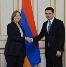 Спикер парламента РА и посол США обсудили гуманитарный кризис в Арцахе