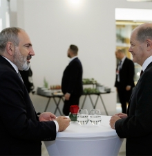 Шольц: решение карабахского конфликта также должно основываться на праве народов на самоопределение