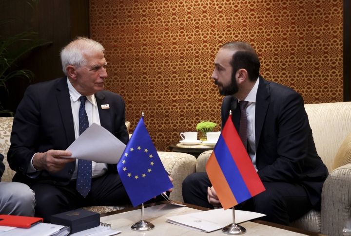 Мирзоян на встречах с Боррелем и Лавровым обсудил блокирование Лачинского коридора