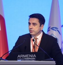 Спикер парламента РА на международном форуме раскритиковал агресивные действия Азербайджана