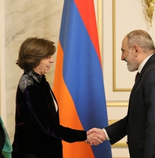 Премьер-министр Армении принял главу МИД Франции