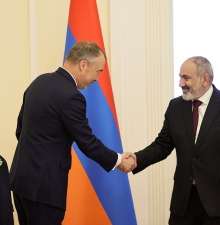 Пашинян принял специального представителя ЕС Тойво Клаара