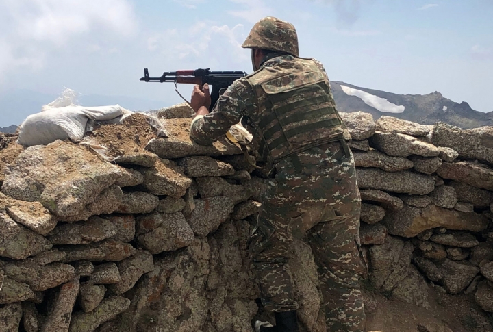 Азербайджан продолжает нарушать перемирие с Арменией