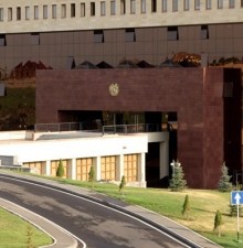 ВС Азербайджана вновь открыли огонь по армянским позициям