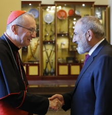 Премьер-министр РА Пашинян принял государственного секретаря Святого Престола, кардинала Пьетро Паролина