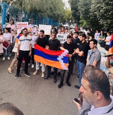 «Нет блокаде Арцаха»: участники акции продолжают свой протест