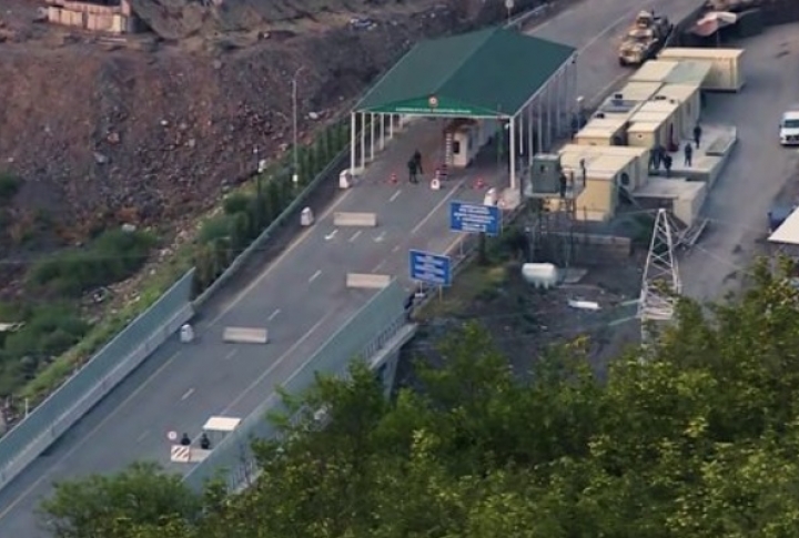 Азербайджан похитил трех студентов на КПП в Лачинском коридоре