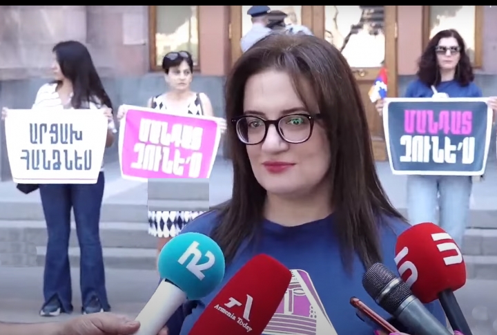 Группа женщин вышла на акцию протеста против политики правительства Армении в отношении Арцаха
