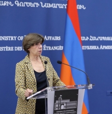 Париж готов подписать с Арменией договор о предоставлении военной техники - Министр ИД Франции