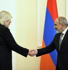 Комиссар СЕ по правам человека встретилась с армянскими официальными лицами и беженцами из Арцаха