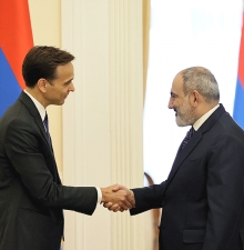 Премьер-министр Армении встретился с заместителем помощника госсекретаря США