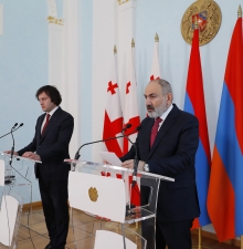 Премьер-министр совершил первый визит в Армению после назначения