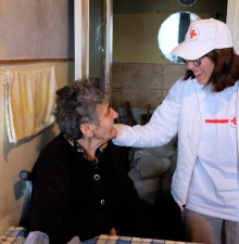 По ту сторону двери: жизнь одиноких пожилых женщин в Армении