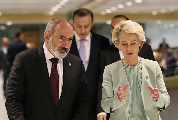 Armenian Prime Minister holds meetings on sidelines of Granada summit: summary