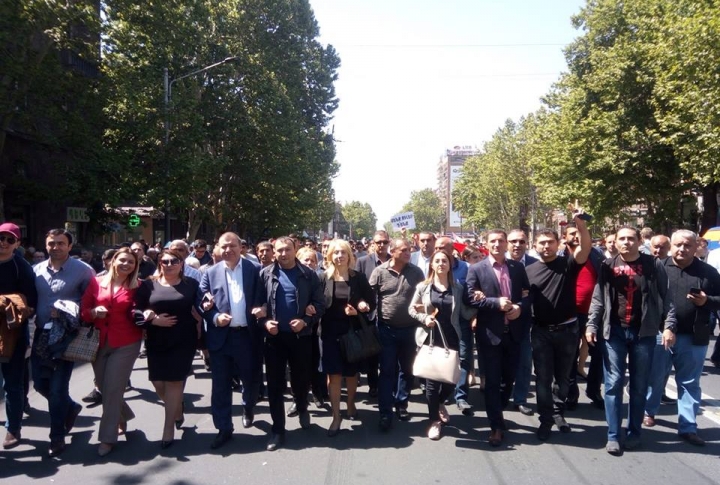 Major Armenian Opposition Parties Join Nikol Pashinyan