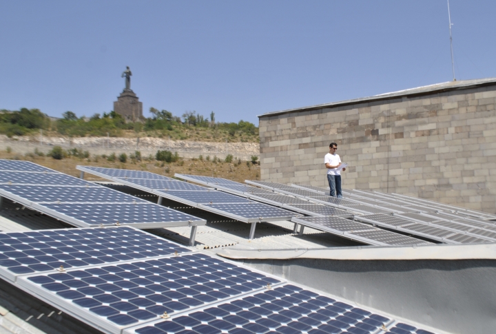 Solar Panels Will Be Installed in 90 Apartment Blocks in Yerevan