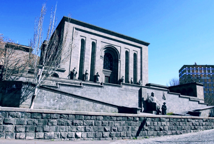 A treasury of medieval thought in a modern institution